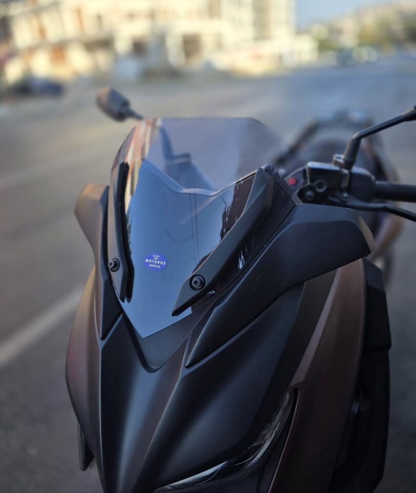 MOTOCAM Yamaha Xmax Ön Cam 2018-2022 Model 36cm Füme Renkli 4mm SPORTİF