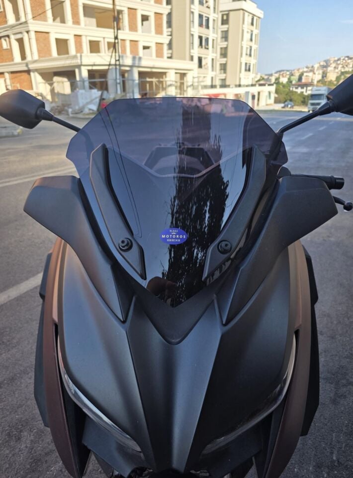 MOTOCAM Yamaha Xmax Ön Cam 2018-2022 Model 36cm Siyah Renkli 4mm SPORTİF