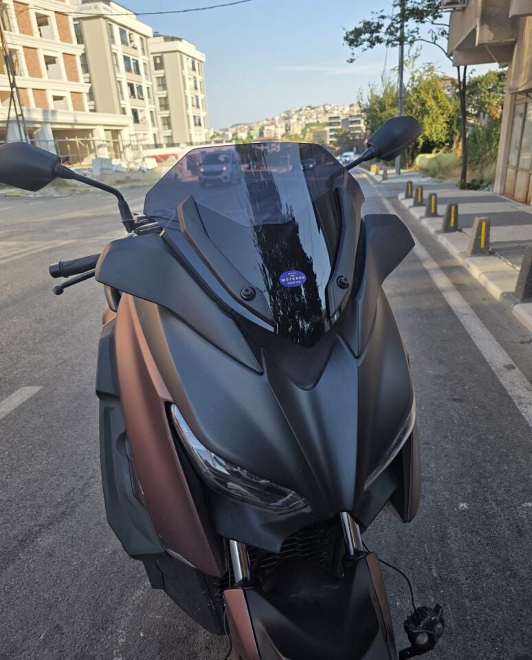 MOTOCAM Yamaha Xmax Ön Cam 2018-2022 Model 36cm Siyah Renkli 4mm SPORTİF