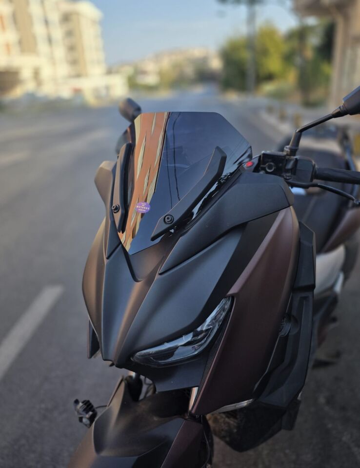 MOTOCAM Yamaha Xmax Ön Cam 2018-2022 Model 36cm Siyah Renkli 4mm SPORTİF