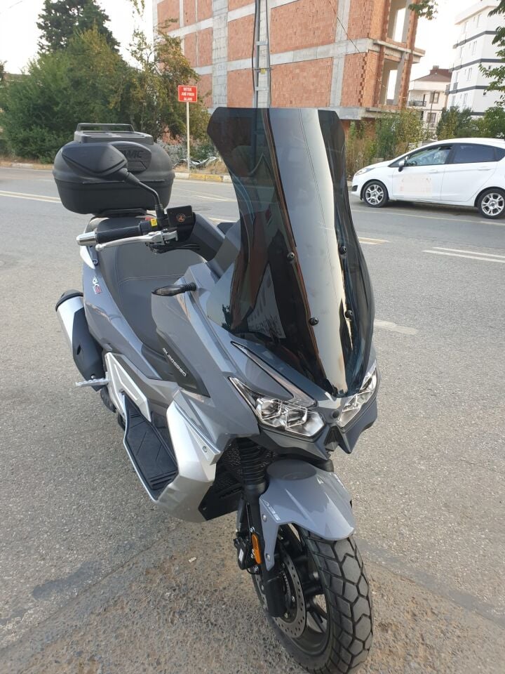 MOTOCAM RKS Blade 350 Ön Cam 2023-2026 Model 65cm Siyah Renkli 4mm ORTA BOYLU