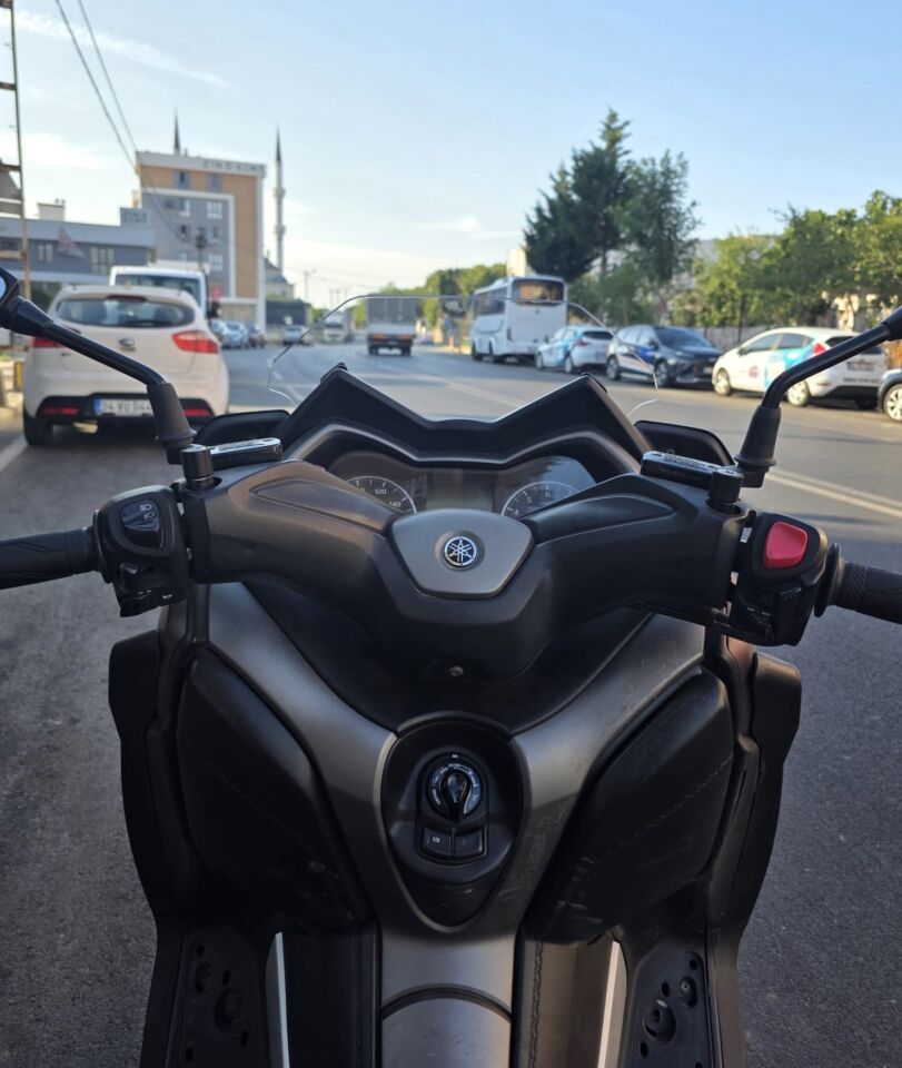 MOTOCAM Yamaha Xmax Ön Cam 2018-2022 Model 36cm Şeffaf Renkli 4mm SPORTİF