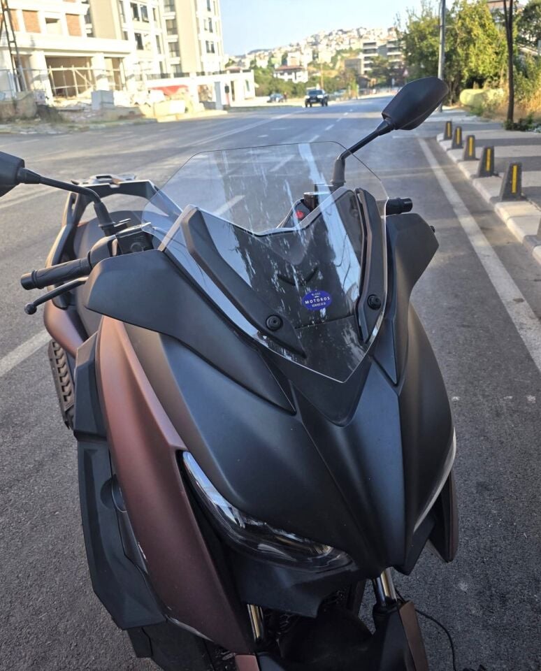 MOTOCAM Yamaha Xmax Ön Cam 2018-2022 Model 36cm Şeffaf Renkli 4mm SPORTİF