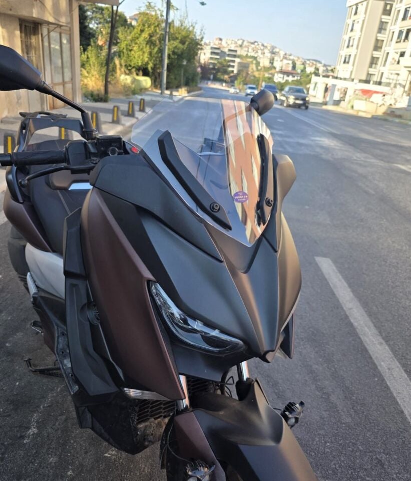 MOTOCAM Yamaha Xmax Ön Cam 2018-2022 Model 36cm Şeffaf Renkli 4mm SPORTİF