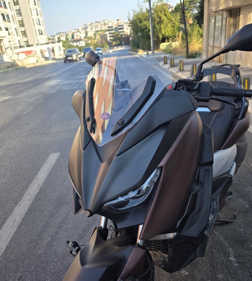 MOTOCAM Yamaha Xmax Ön Cam 2018-2022 Model 36cm Şeffaf Renkli 4mm SPORTİF