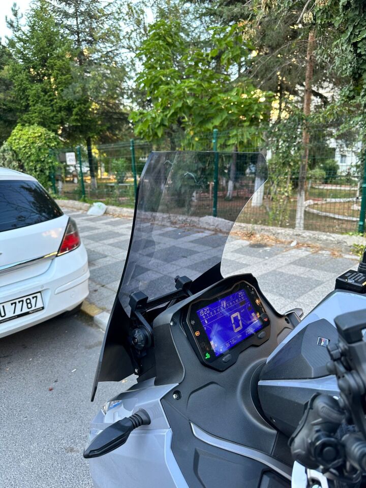 MOTOCAM RKS Blade 350 Ön Cam 2023-2026 Model 75cm Füme Renkli 4mm UZUN