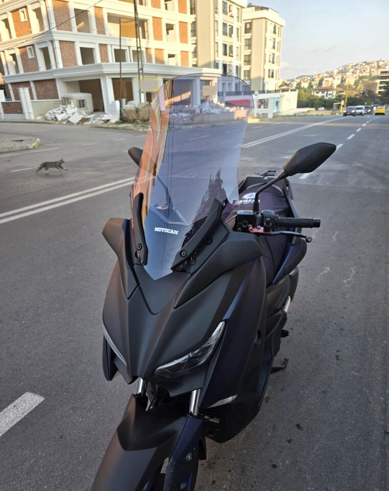 MOTOCAM Yamaha Xmax Ön Cam 2018-2022 Model 65cm Füme Renkli 4mm