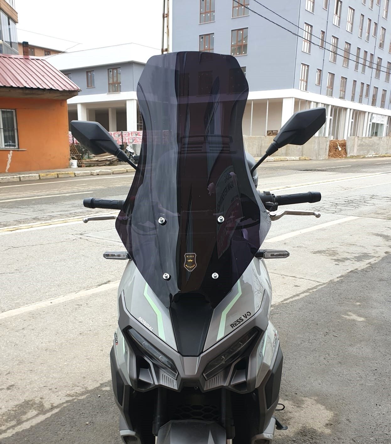 MOTOCAM Mondial Ressivo 250 Ön Cam 2023-2026 Model 68cm Siyah Renkli 4mm