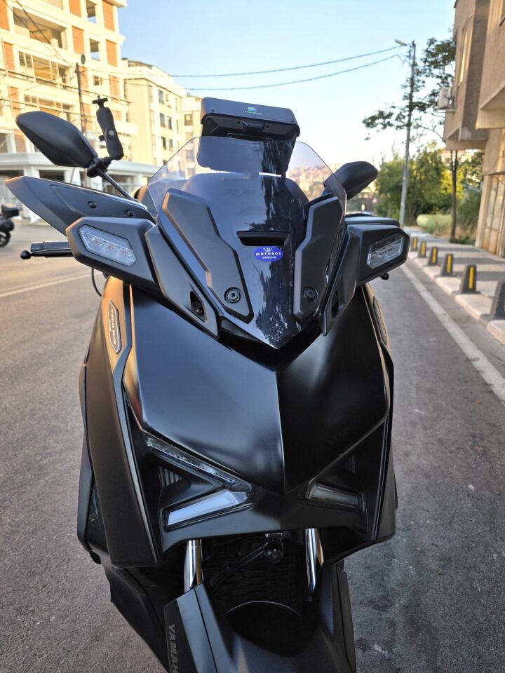 MOTOCAM Yamaha Xmax Ön Cam 2023-2026 Model 36cm Füme Renkli 4mm SPORTİF
