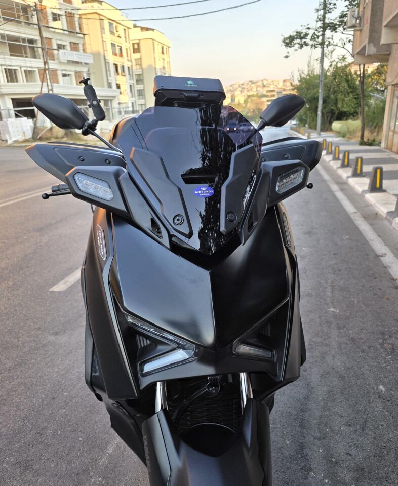MOTOCAM Yamaha Xmax Ön Cam 2023-2026 Model 36cm Siyah Renkli 4mm SPORTİF