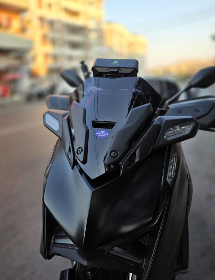 MOTOCAM Yamaha Xmax Ön Cam 2023-2026 Model 36cm Siyah Renkli 4mm SPORTİF