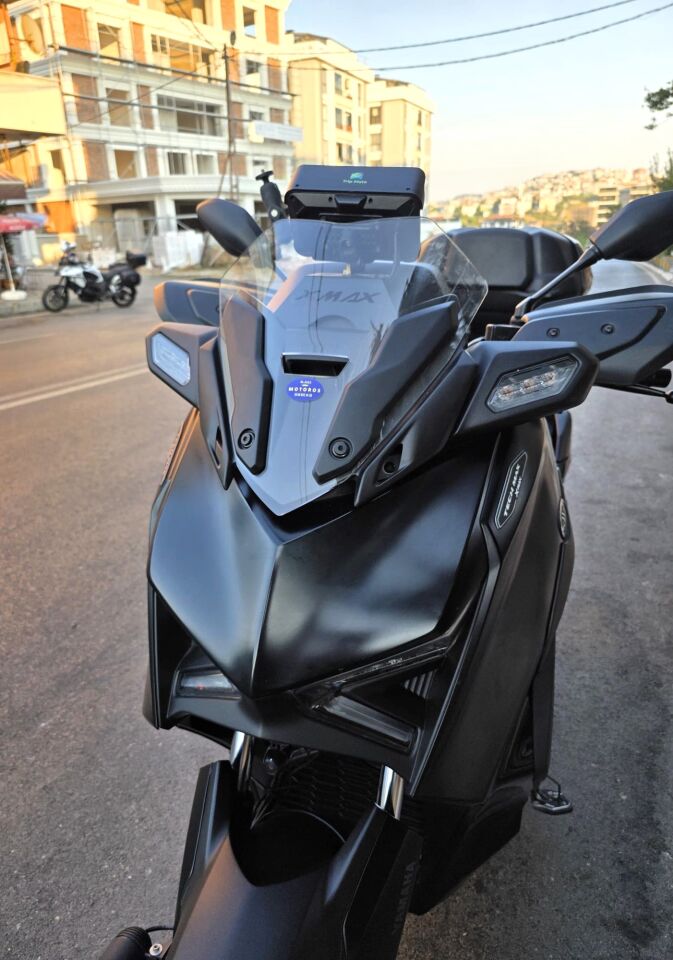 MOTOCAM Yamaha Xmax Ön Cam 2023-2026 Model 36cm Şeffaf Renkli 4mm SPORTİF