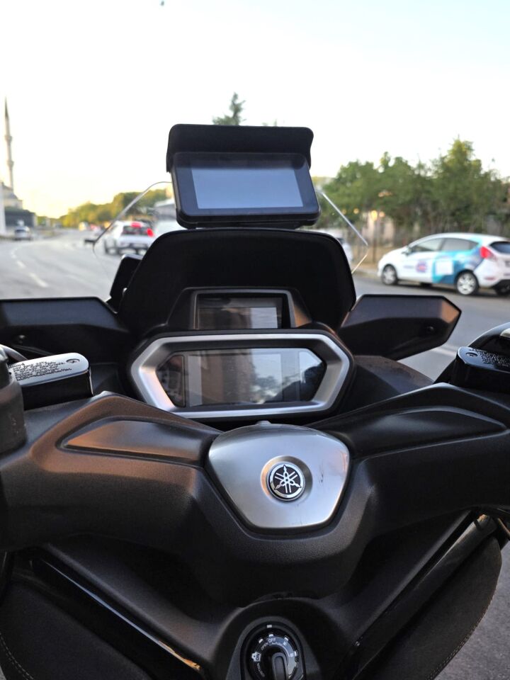MOTOCAM Yamaha Xmax Ön Cam 2023-2026 Model 36cm Şeffaf Renkli 4mm SPORTİF