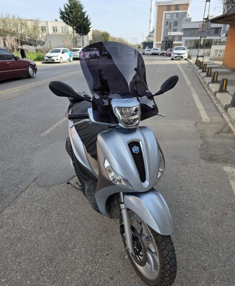 MOTOCAM Piaggio Medley S 150 Ön Cam 2021-2026 Model 54cm Siyah Renkli APARATSIZDIR