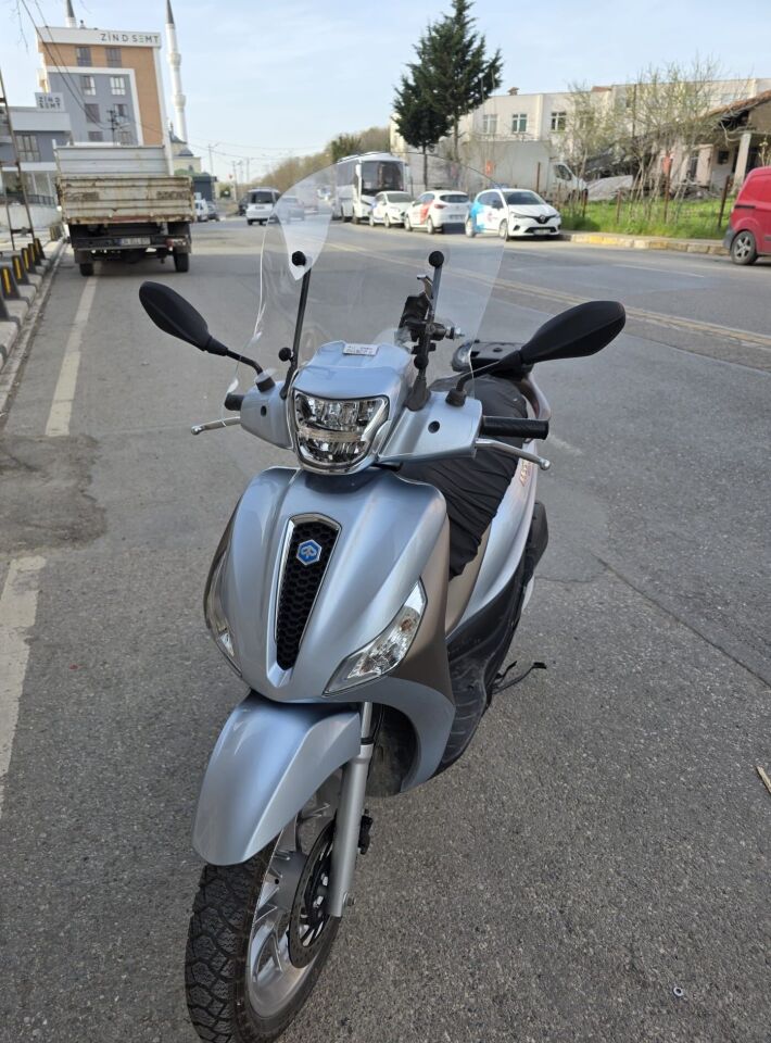MOTOCAM Piaggio Medley S 150 Ön Cam 2021-2026 Model 54cm Şeffaf Renkli APARATSIZDIR