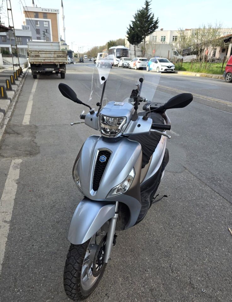 MOTOCAM Piaggio Medley S 150 Ön Cam 2021-2026 Model 54cm Şeffaf Renkli APARATSIZDIR
