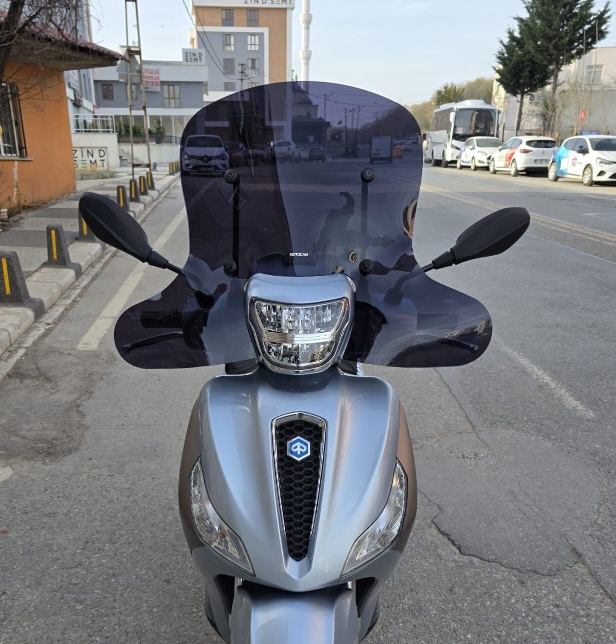 MOTOCAM Piaggio Medley S 150 Ön Cam 2021-2026 Model 56cm Siyah Renkli Elcikli APARATSIZDIR