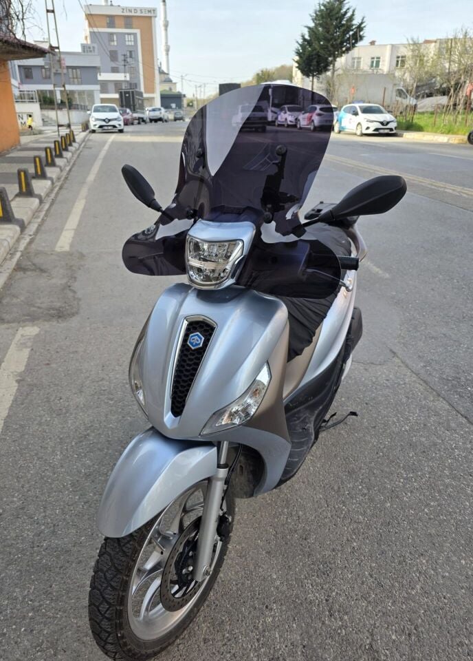 MOTOCAM Piaggio Medley S 150 Ön Cam 2021-2026 Model 56cm Siyah Renkli Elcikli APARATSIZDIR