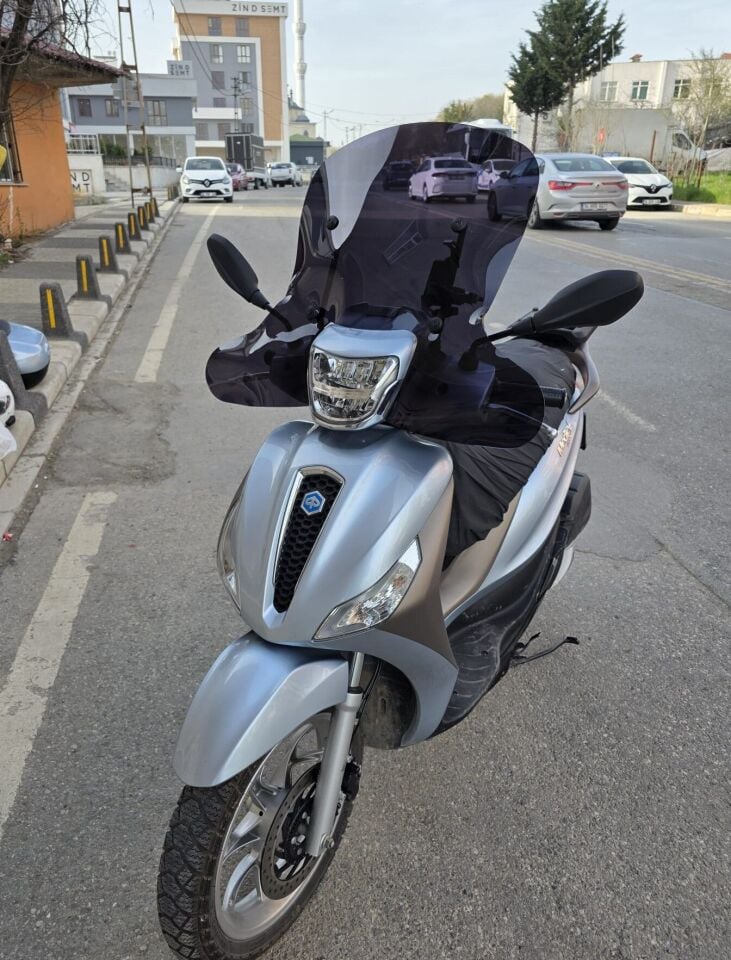 MOTOCAM Piaggio Medley S 150 Ön Cam 2021-2026 Model 56cm Siyah Renkli Elcikli APARATSIZDIR