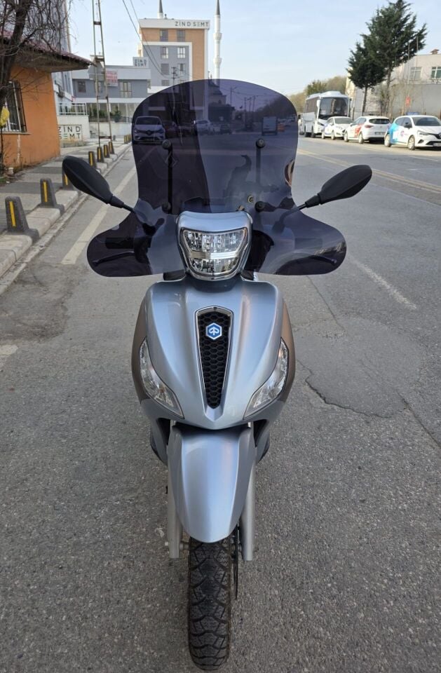 MOTOCAM Piaggio Medley S 150 Ön Cam 2021-2026 Model 56cm Siyah Renkli Elcikli APARATSIZDIR