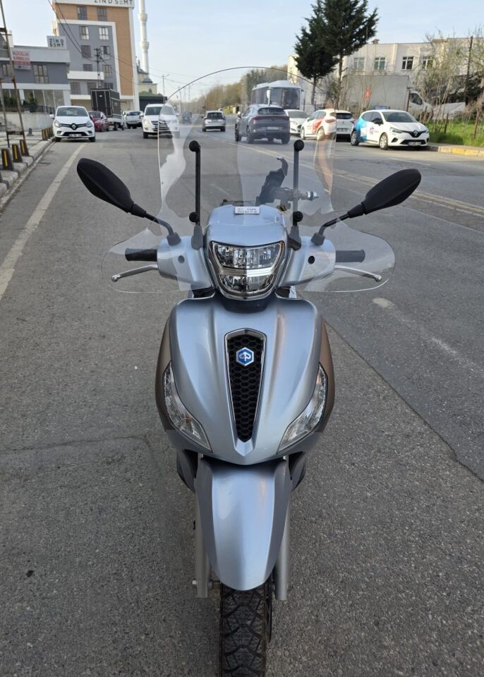 MOTOCAM Piaggio Medley S 150 Ön Cam 2021-2026 Model 56cm Şeffaf Renkli Elcikli APARATSIZDIR