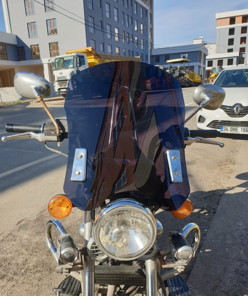 MOTOCAM Küba Süperlight 125 Ön Cam 2008-2026 Model 53cm Siyah Renkli 4mm APARATSIZ