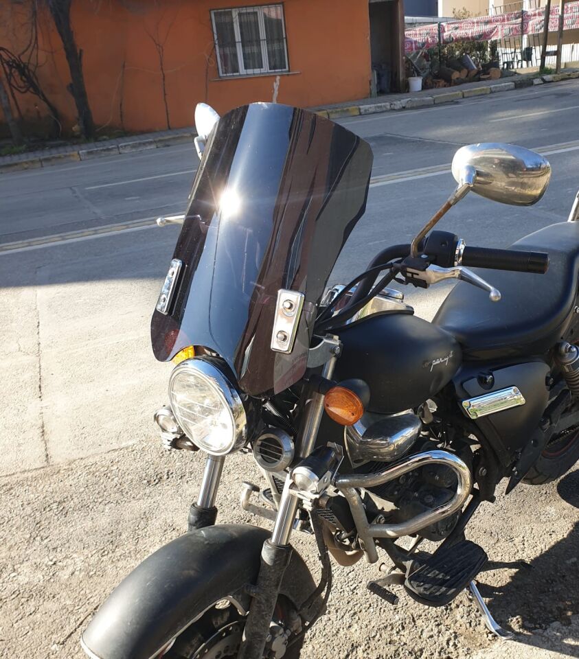 MOTOCAM Küba Süperlight 125 Ön Cam 2008-2026 Model 53cm Siyah Renkli 4mm APARATSIZ