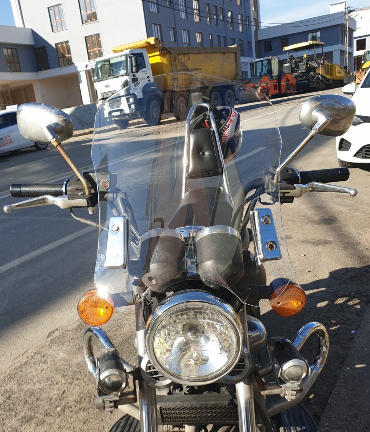 MOTOCAM Küba Süperlight 125 Ön Cam 2008-2026 Model 53cm Şeffaf Renkli 4mm APARATSIZ