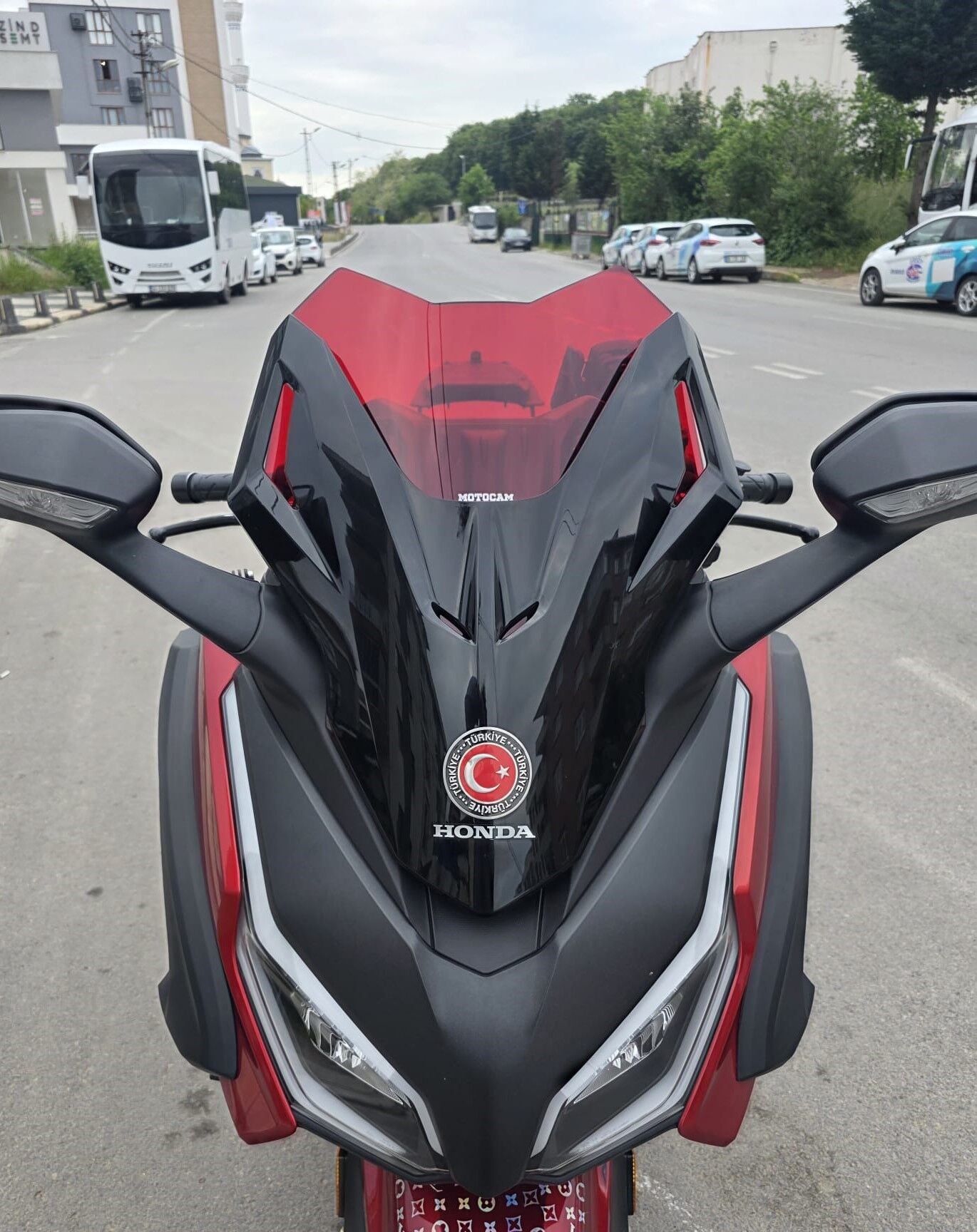 MOTOCAM Honda Forza 250 Ön Cam 2021-2026 Model 43cm Kırmızı Renkli 4mm