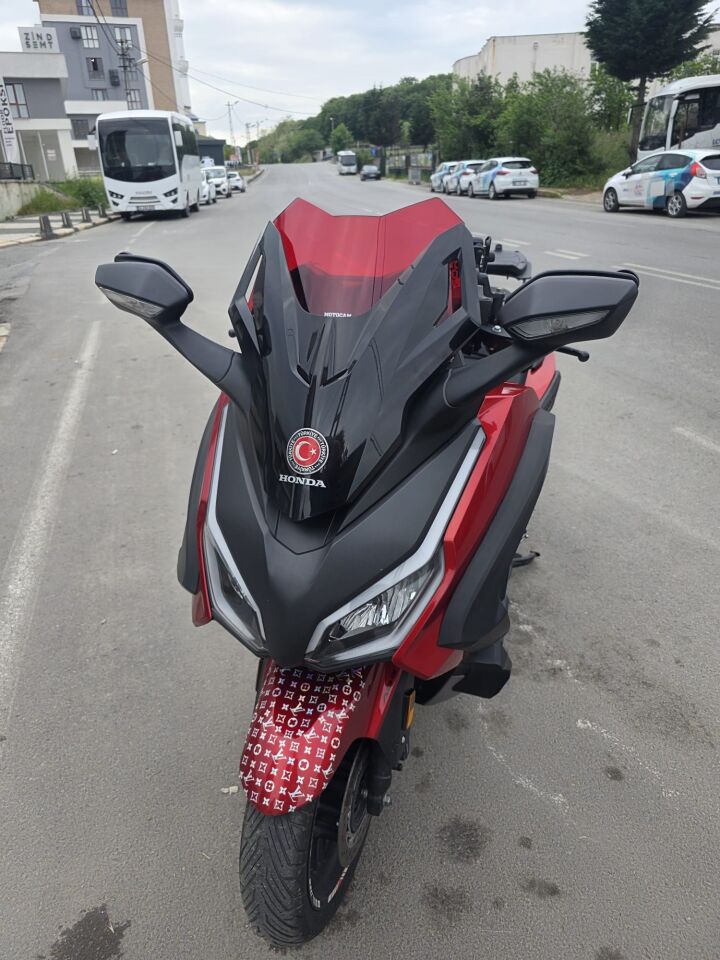 MOTOCAM Honda Forza 250 Ön Cam 2021-2026 Model 43cm Kırmızı Renkli 4mm