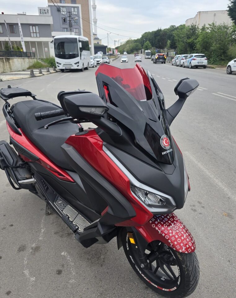 MOTOCAM Honda Forza 250 Ön Cam 2021-2026 Model 43cm Kırmızı Renkli 4mm