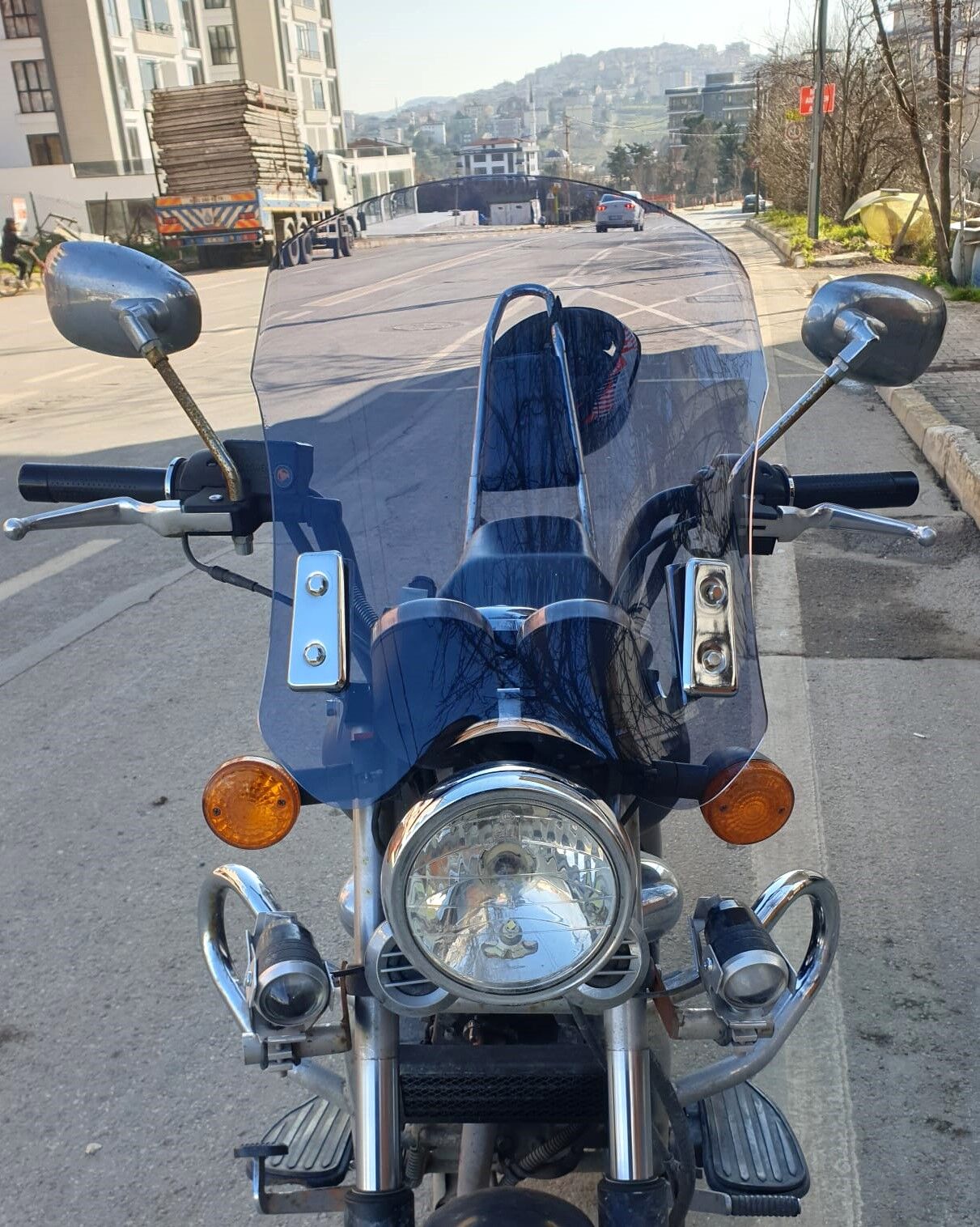 MOTOCAM Küba Süperlight 150 Ön Cam 2008-2026 Model 53cm Füme Renkli 4mm APARATSIZ
