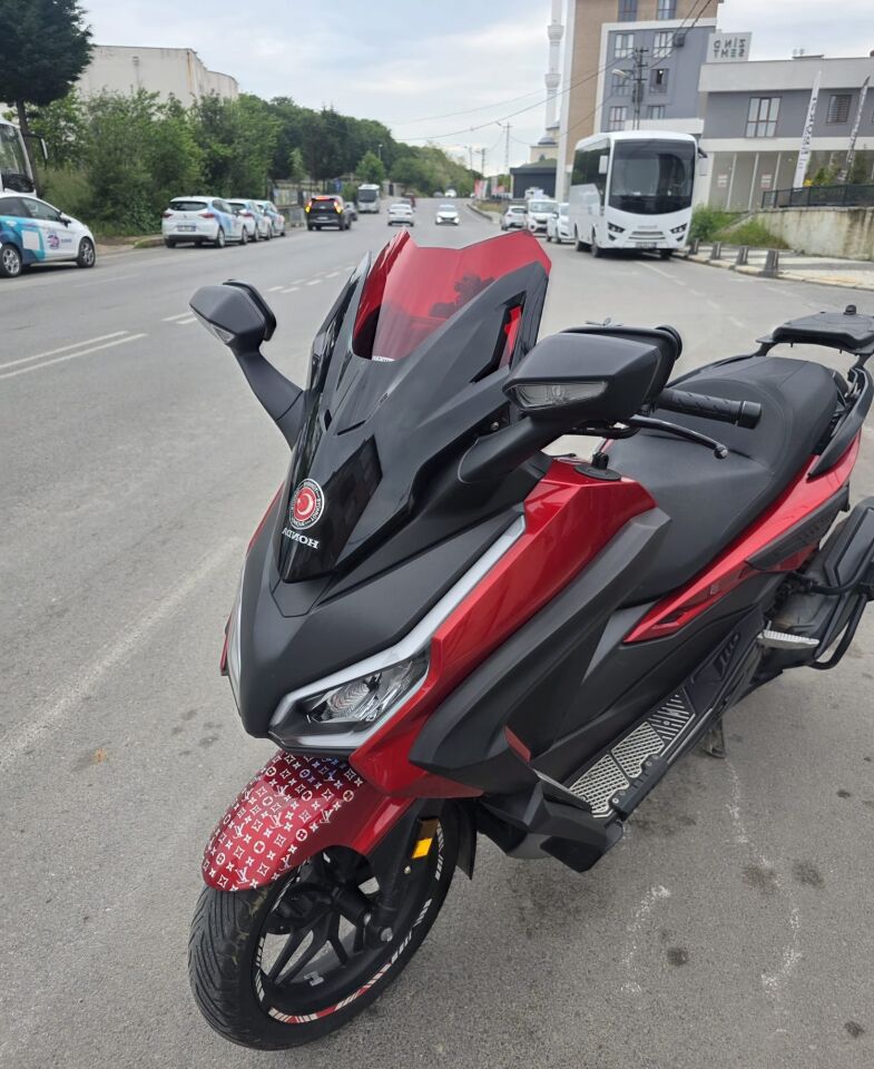 MOTOCAM Honda Forza 250 Ön Cam 2021-2026 Model 43cm Kırmızı Renkli 4mm