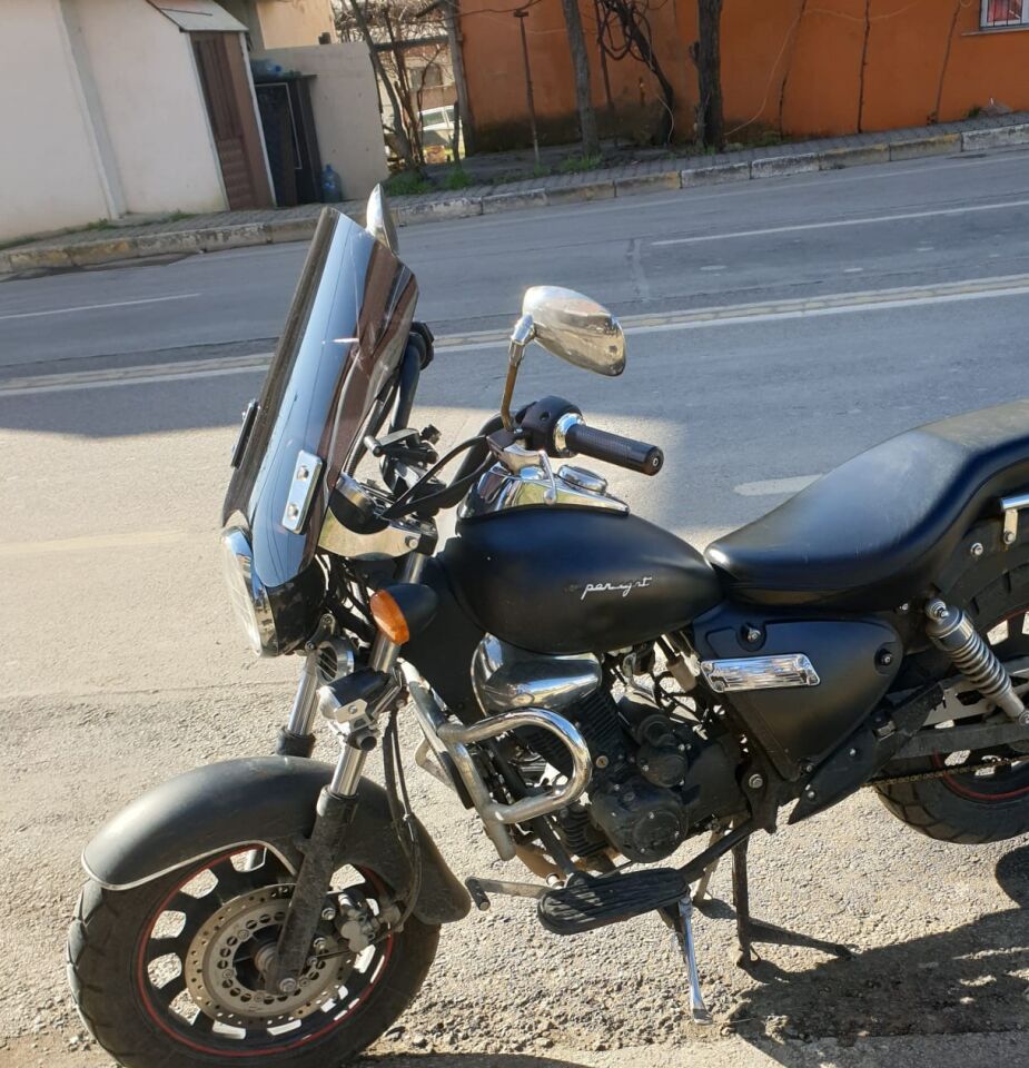 MOTOCAM Küba Süperlight 150 Ön Cam 2008-2026 Model 53cm Siyah Renkli 4mm APARATSIZ