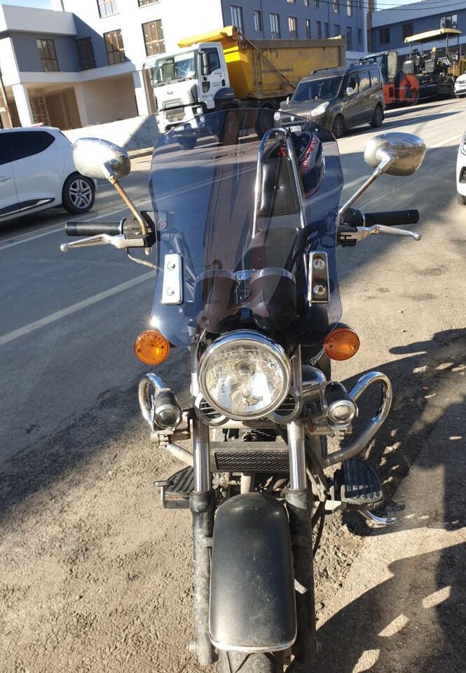 MOTOCAM Küba Süperlight 200 Ön Cam 2008-2026 Model 53cm Füme Renkli 4mm APARATSIZ