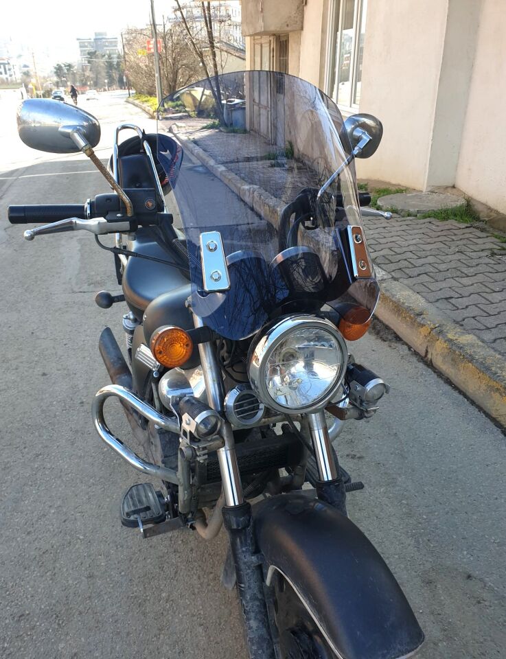 MOTOCAM Küba Süperlight 200 Ön Cam 2008-2026 Model 53cm Füme Renkli 4mm APARATSIZ