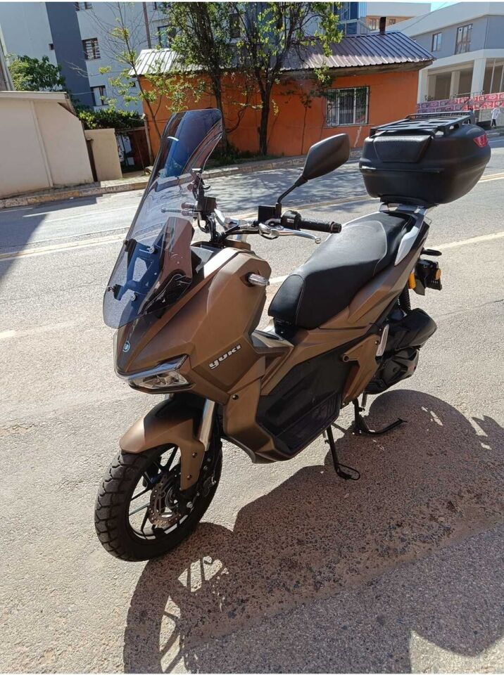 MOTOCAM Yuki Adventure 150 Ön Cam 2023-2026 Model 65cm Füme Renkli 4mm ORTA BOYLU