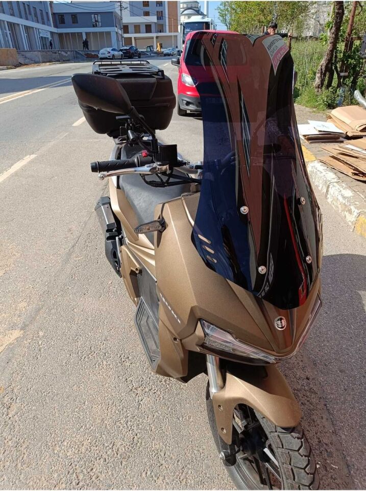 MOTOCAM Yuki Adventure 150 Ön Cam 2023-2026 Model 65cm Siyah Renkli 4mm ORTA BOYLU