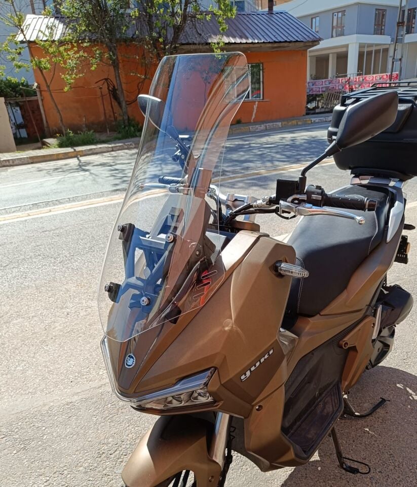 MOTOCAM Yuki Adventure 150 Ön Cam 2023-2026 Model 65cm Şeffaf Renkli 4mm ORTA BOYLU