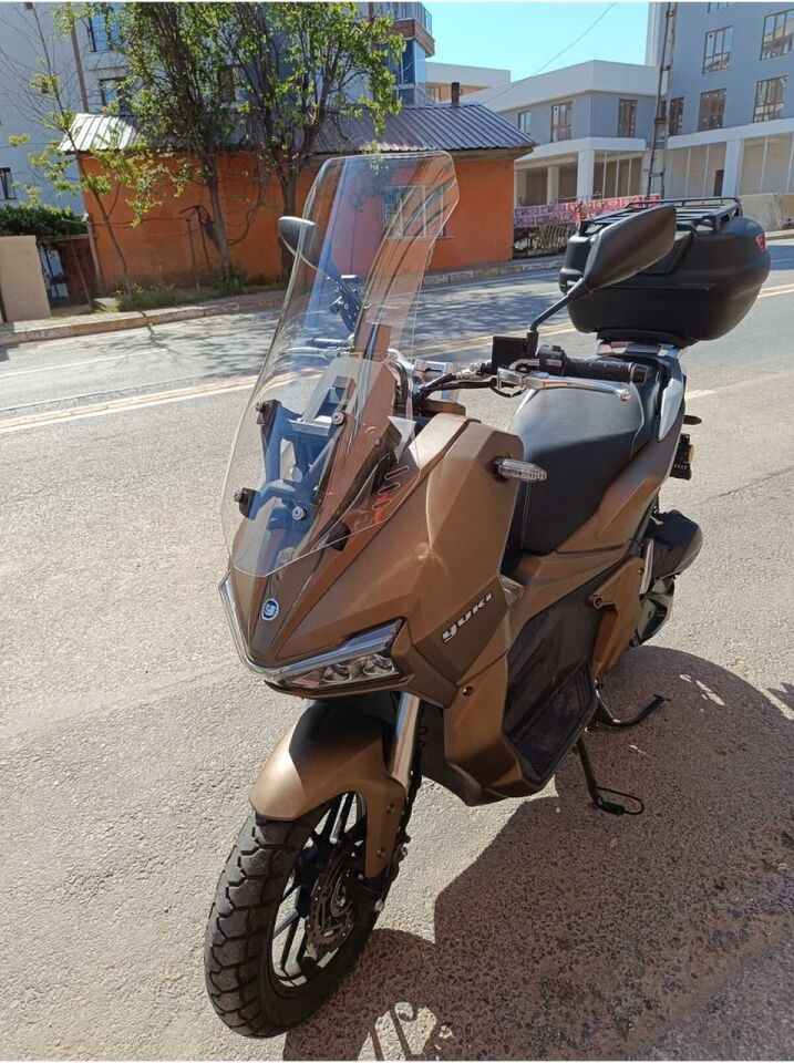 MOTOCAM Yuki Adventure 150 Ön Cam 2023-2026 Model 65cm Şeffaf Renkli 4mm ORTA BOYLU