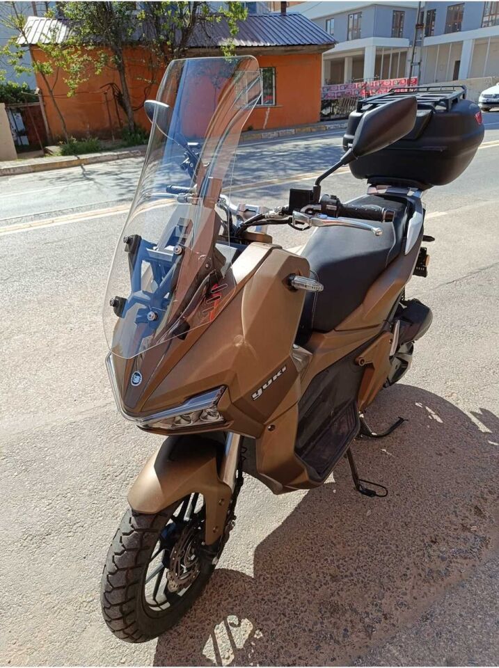 MOTOCAM Yuki Adventure 150 Ön Cam 2023-2026 Model 65cm Şeffaf Renkli 4mm ORTA BOYLU