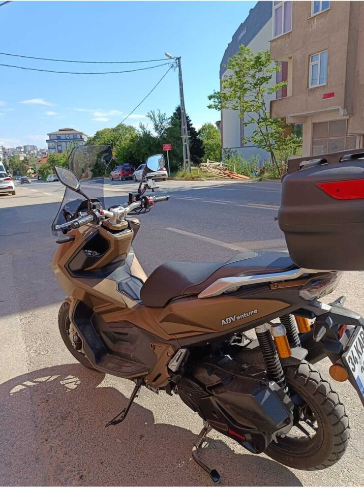 MOTOCAM Yuki Adventure 150 Ön Cam 2023-2026 Model 75cm Füme Renkli 4mm UZUN