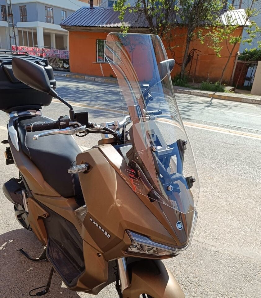 MOTOCAM Yuki Adventure 150 Ön Cam 2023-2026 Model 75cm Şeffaf Renkli 4mm UZUN