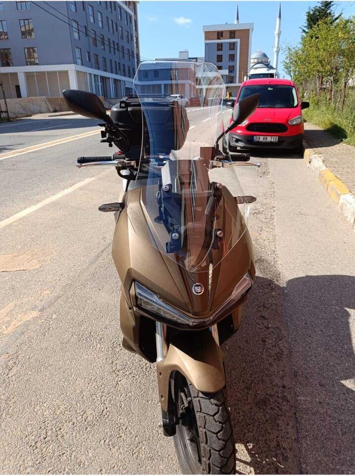 MOTOCAM Yuki Adventure 150 Ön Cam 2023-2026 Model 75cm Şeffaf Renkli 4mm UZUN