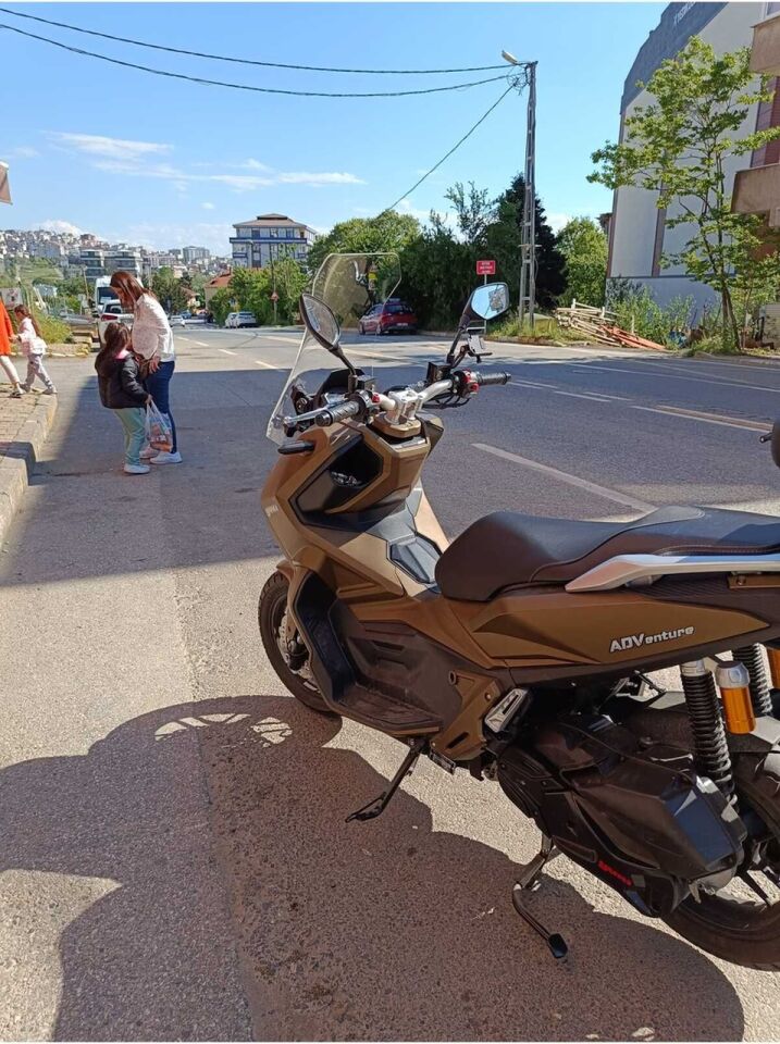 MOTOCAM Yuki Adventure 150 Ön Cam 2023-2026 Model 75cm Şeffaf Renkli 4mm UZUN