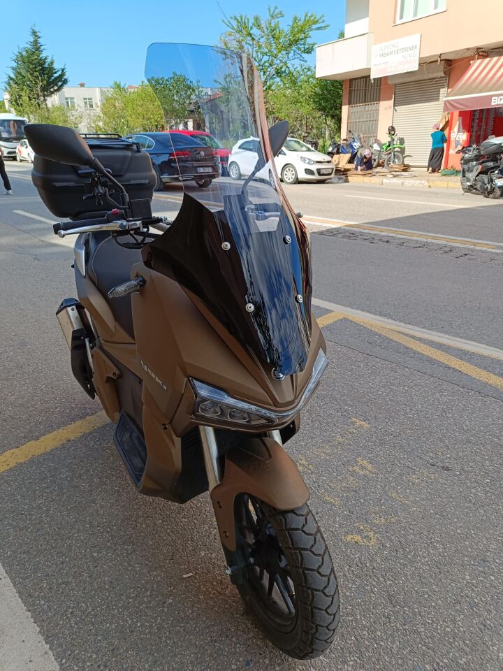 MOTOCAM Yuki Adventure 150 Ön Cam 2023-2026 Model 78cm Füme Renkli 4mm UZUN