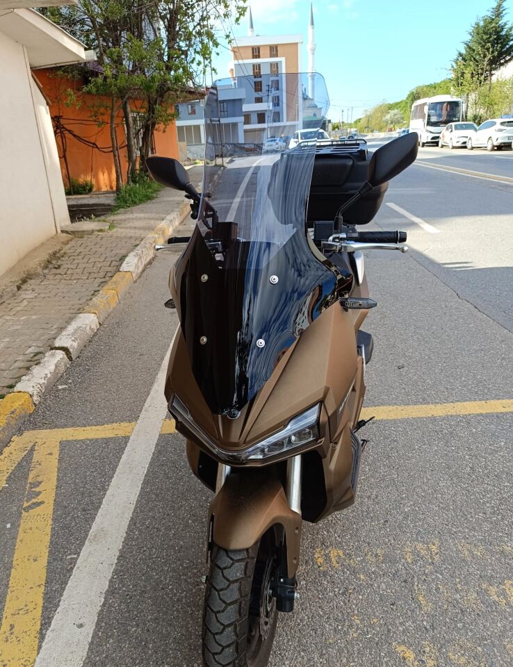 MOTOCAM Yuki Adventure 150 Ön Cam 2023-2026 Model 78cm Füme Renkli 4mm UZUN