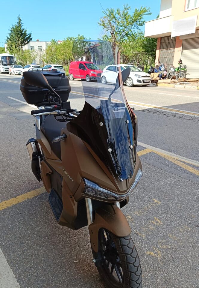 MOTOCAM Yuki Adventure 150 Ön Cam 2023-2026 Model 78cm Füme Renkli 4mm UZUN