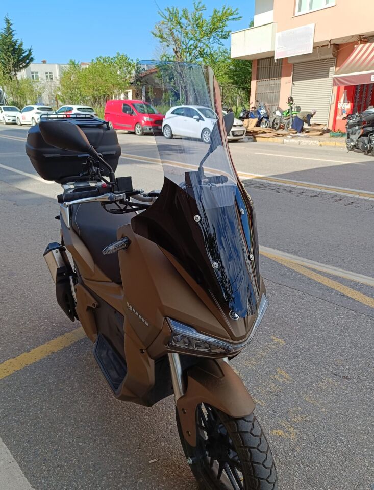 MOTOCAM Yuki Adventure 150 Ön Cam 2023-2026 Model 78cm Füme Renkli 4mm UZUN