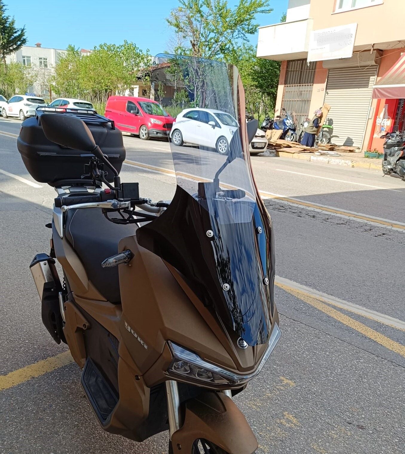 MOTOCAM Yuki Adventure 150 Ön Cam 2023-2026 Model 78cm Füme Renkli 4mm UZUN